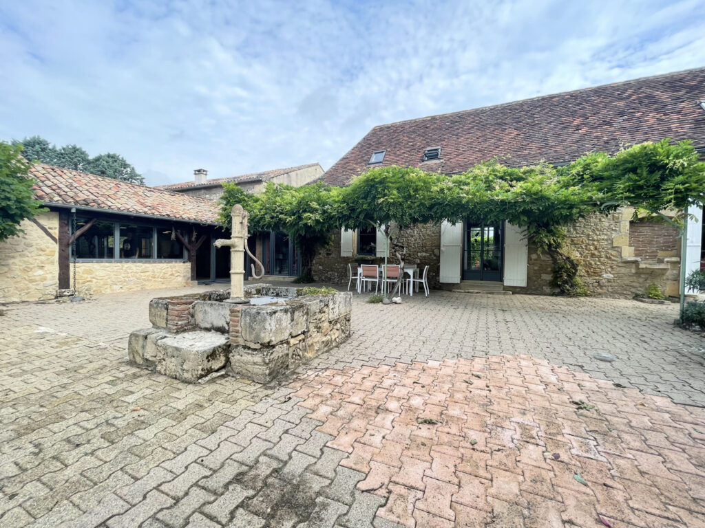 Belle maison Périgourdine en Bergeracois. – 10 pièces – 7 chambres – 260 m²
