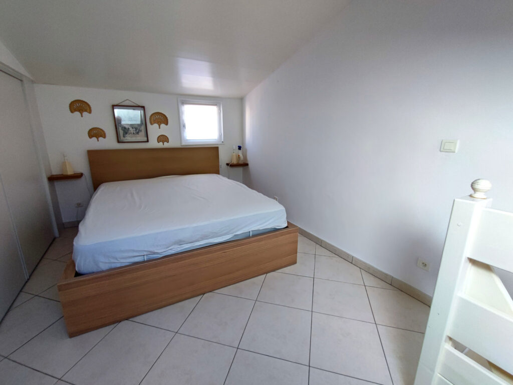 Appartement T3 – DUPLEX- meublé !  pleine vue mer + parking  – 3 pièces – 2 chambres – 40 m²