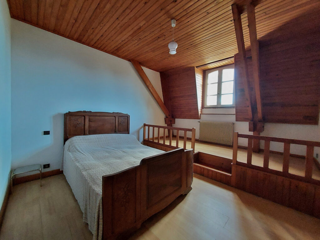 Gentilhommière de 400 m2 dans un parc de 18 500 m2 – 12 pièces – 6 chambres – 357 m²