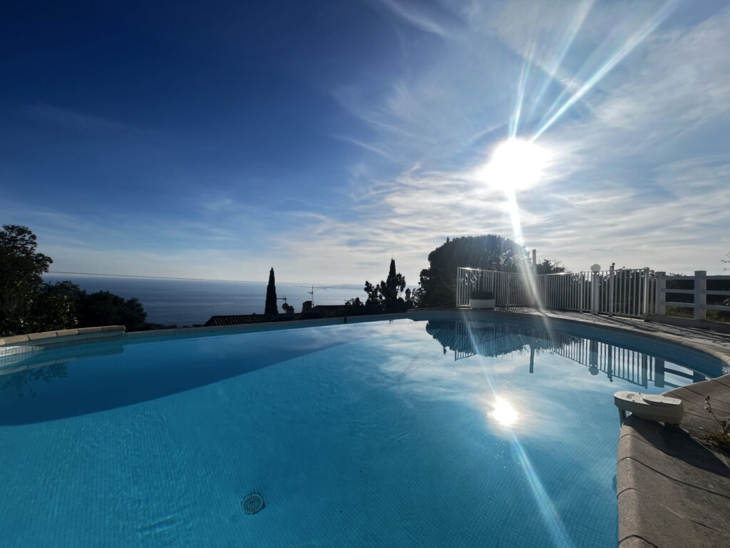 Villa individuelle avec vue panoramique mer – 6 pièces – 4 chambres – 200 m²