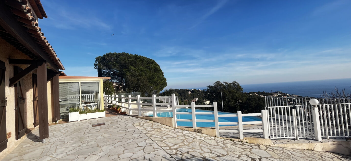 Villa individuelle avec vue panoramique mer – 6 pièces – 4 chambres – 200 m²