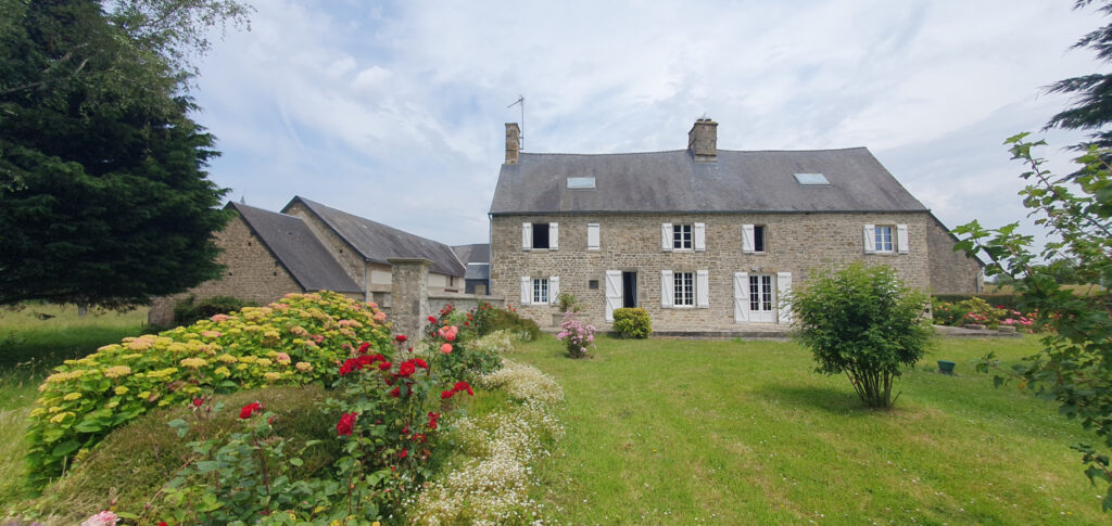 BELLE FERME FORTIFIEE  VUE SUR LES MARAIS – 7 pièces – 4 chambres – 207 m²