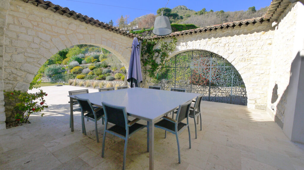 PROPRIETE AVEC VUE MER – 8 pièces – 5 chambres – 200 m²