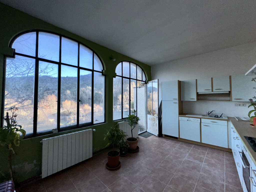 Grande maison de village avec accès à la rivière – 8 pièces – 3 chambres – 168 m²