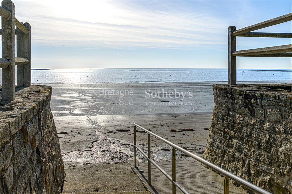 Presqu’île de Rhuys, Propriété de caractère en accès direct plage comprenant 2 maisons – 11 pièces – 5 chambres – 245 m²
