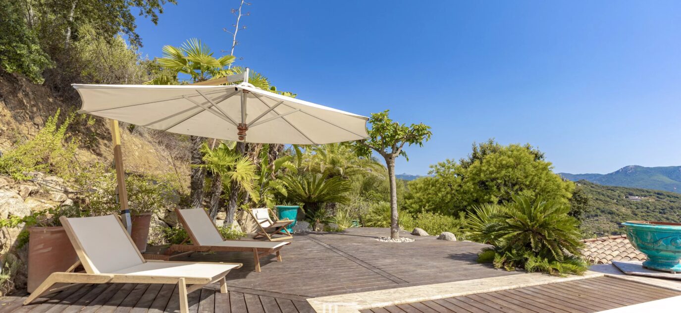 ASANA – Charmante villa avec piscine, spa et vue dégagée / Propriano – 8 pièces – 6 chambres – NR voyageurs – 201 m²