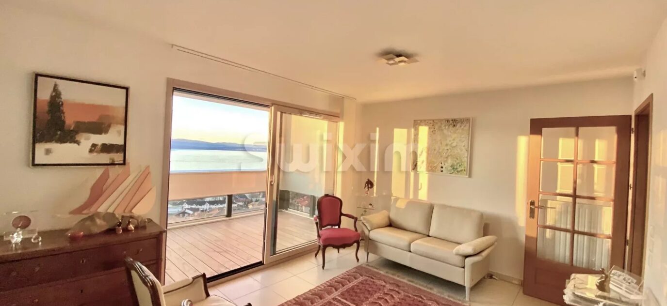 Appartement T4 avec Terrasse – Vue lac et montagne panoramique – 4 pièces – 3 chambres – NR voyageurs – 90 m²