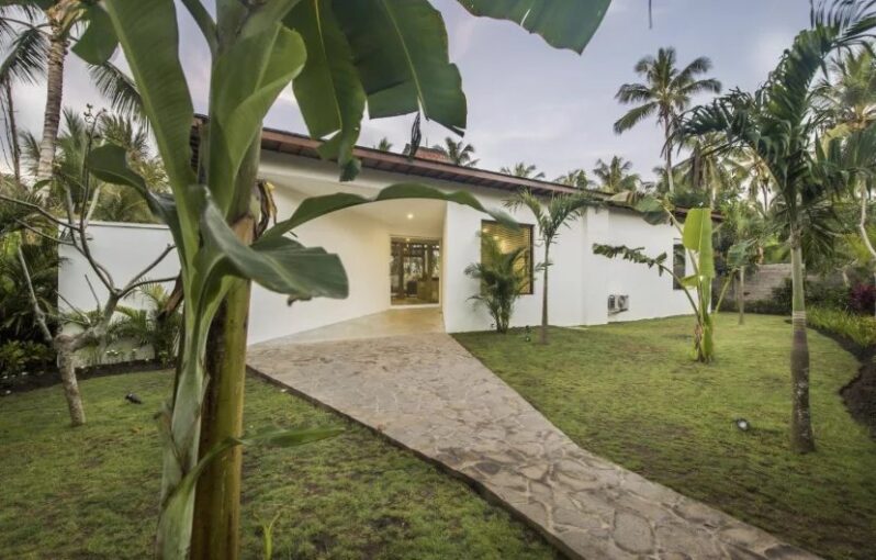Villa en bord de mer à Melaya, Bali – 4 pièces – 3 chambres – 22 voyageurs – 280 m²