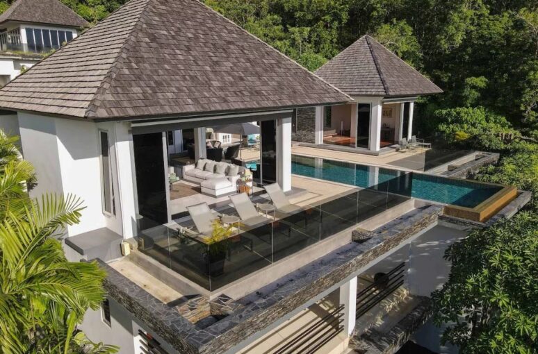 Magnifique villa avec une vue splendide sur la mer située à Layan – NR pièces – 5 chambres – 670 m²
