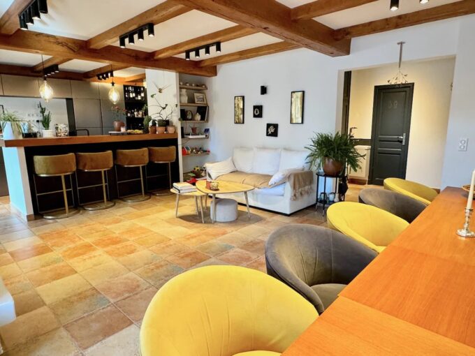 Saint-Paul-en-Fôret : villa individuelle magnifiquement située et prête à être emménagée ! – 8 pièces – 8 chambres – 250 m²