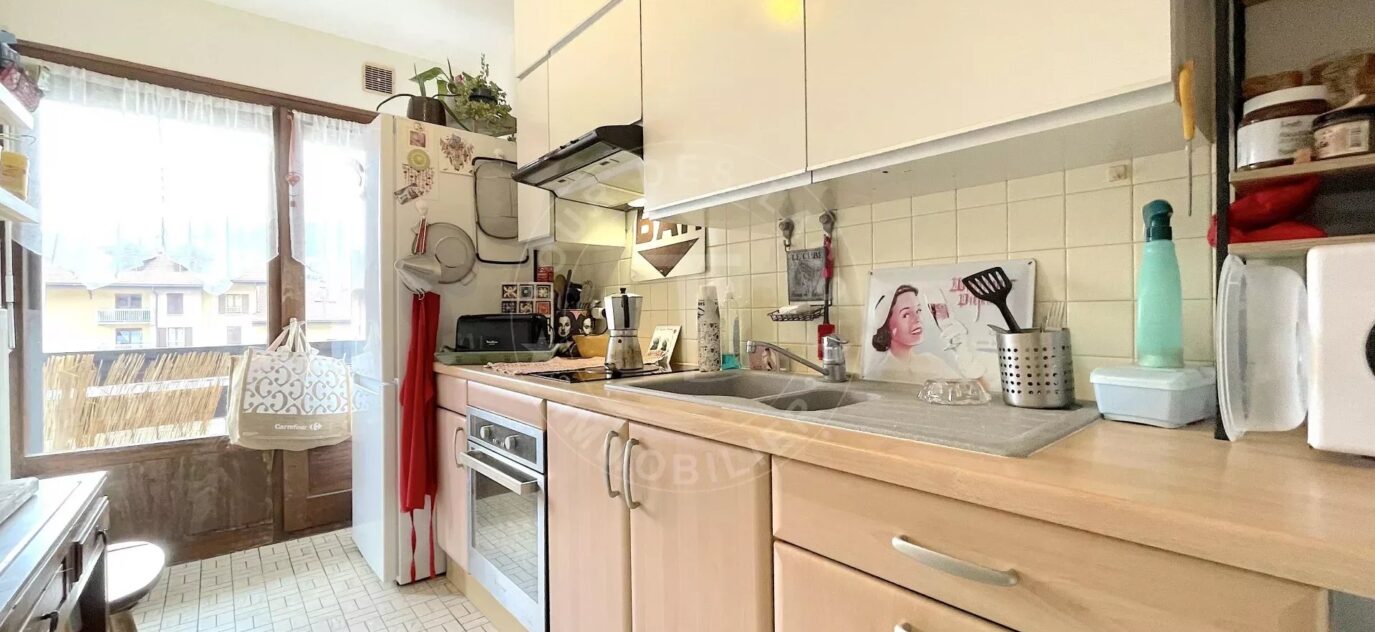 A vendre Appartement de Type 3 à Rénover en plein Coeur de Thônes – Idéal Investisseurs – 3 pièces – 2 chambres – 8 voyageurs – 65 m²