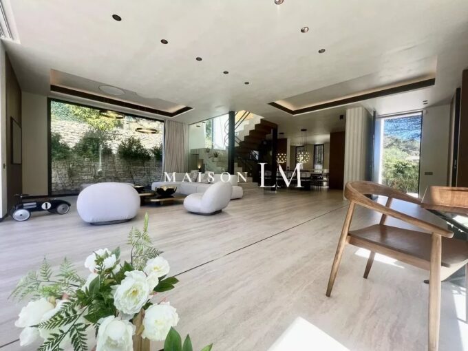 Superbe villa contemporaine idéalement située à Cannes – 6 pièces – 5 chambres – 14 voyageurs – 260 m²