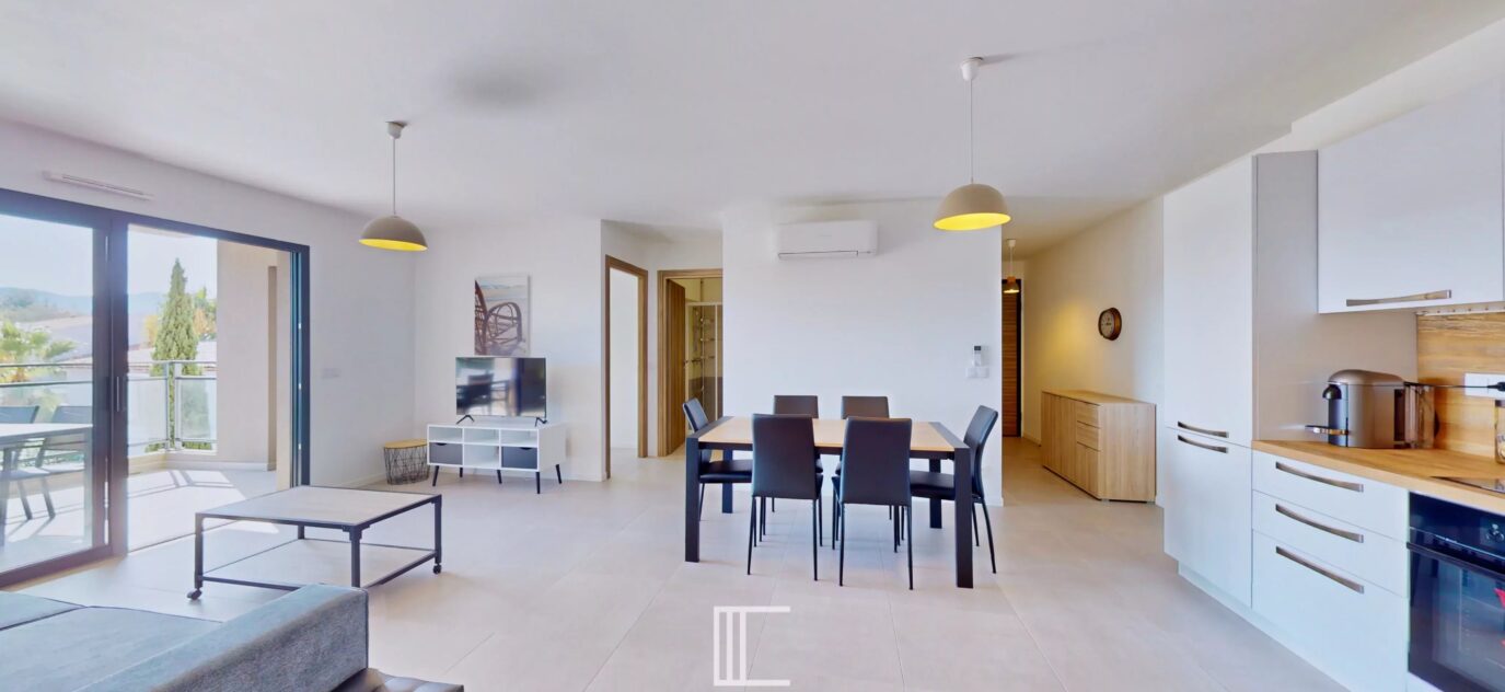 SANTU – Appartement 3 pièces avec parkings en centre-ville / Porto-Vecchio – 3 pièces – 2 chambres – 12 voyageurs – 71 m²