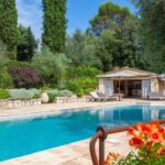Proche Valbonne  – Magnifique propriété avec piscine – 7 pièces – 4 chambres – 14 voyageurs – 200 m²