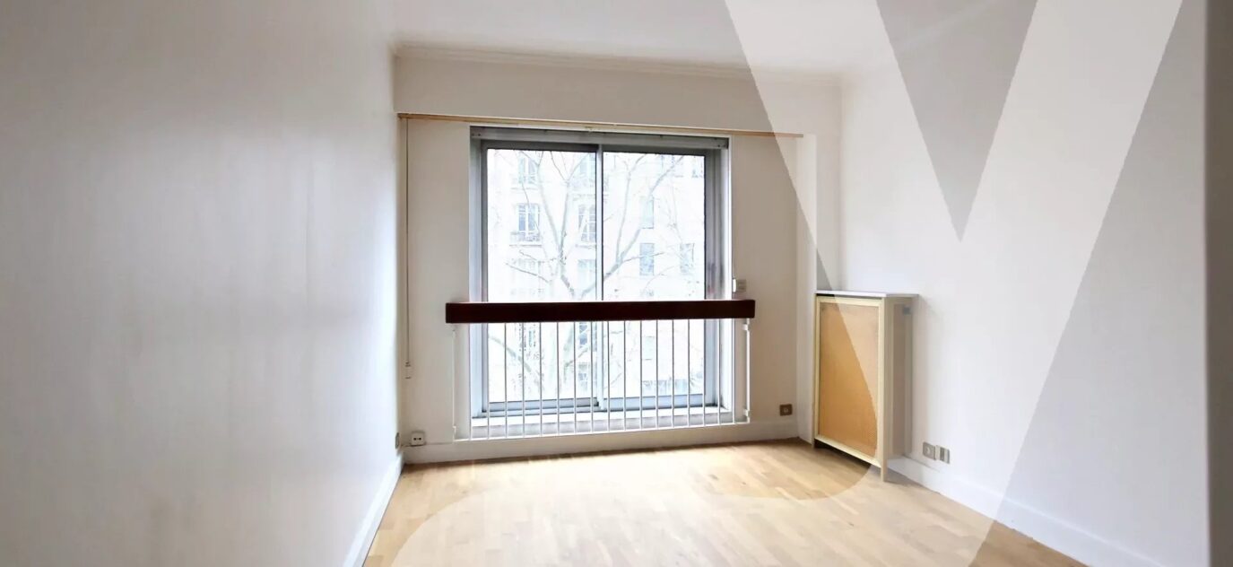 2/3 pièces avec balcon – Métro Philippe Auguste – 3 pièces – 1 chambre – 71 m²