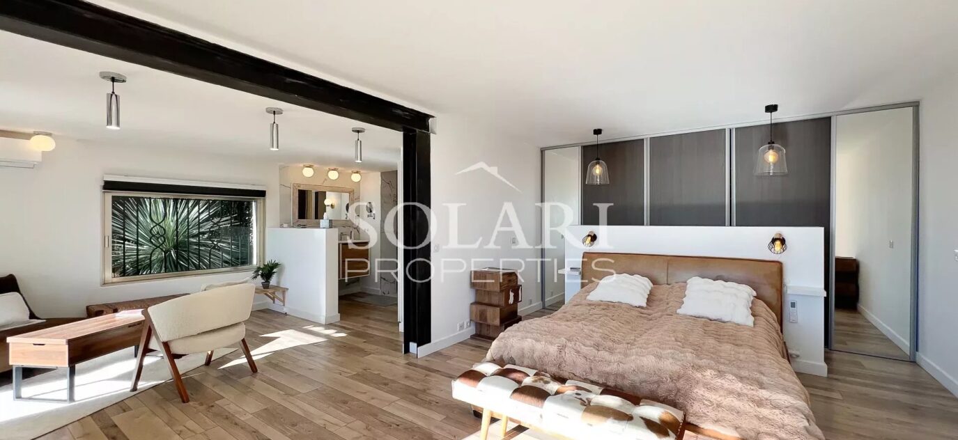 Villa avec piscine et vue panoramique baie de Cannes et Estérel – 6 pièces – 4 chambres – 8 voyageurs – 250 m²