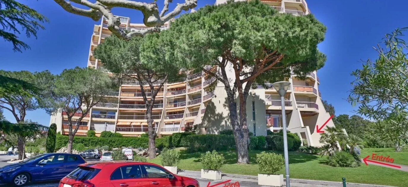 MANDELIEU – Cannes Marina – Magnifique 2 pièces refait à neuf avec vue mer, piscine, gardien et parking – 2 pièces – 1 chambre – 14 voyageurs – 40 m²