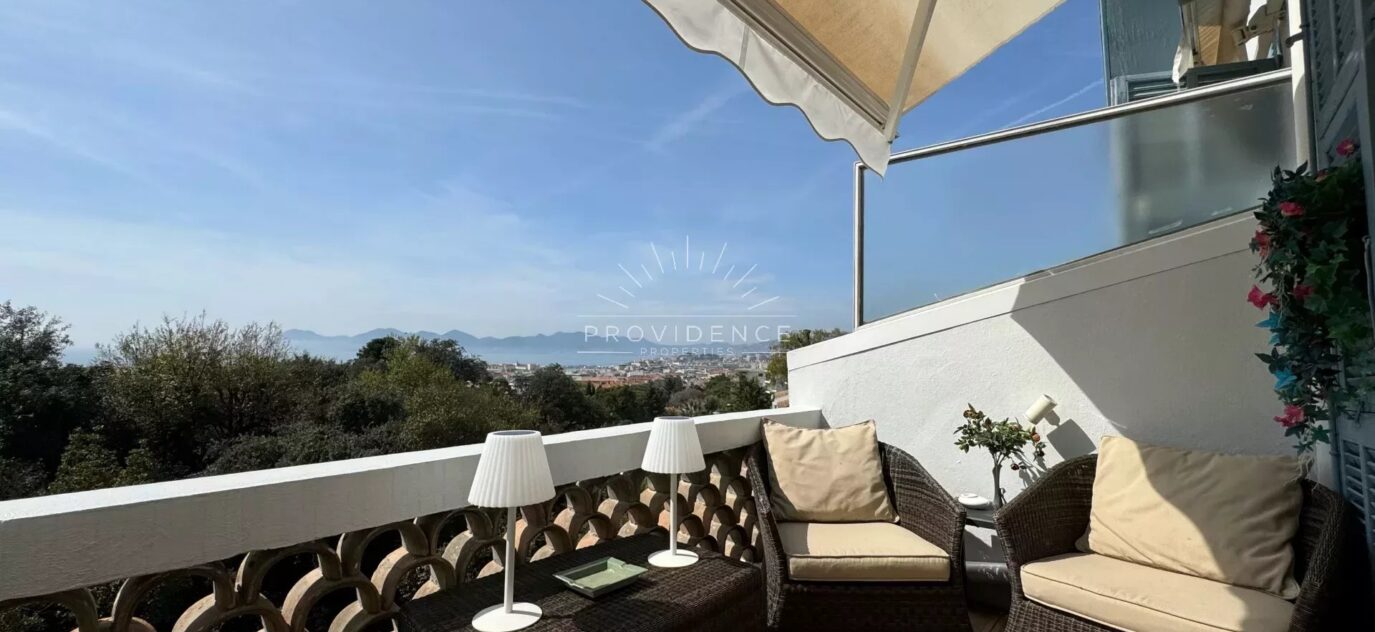 Élégance Bourgeoise avec Vue Imprenable sur la Mer – Quartier Montfleury, Cannes – 4 pièces – 2 chambres – 92 m²