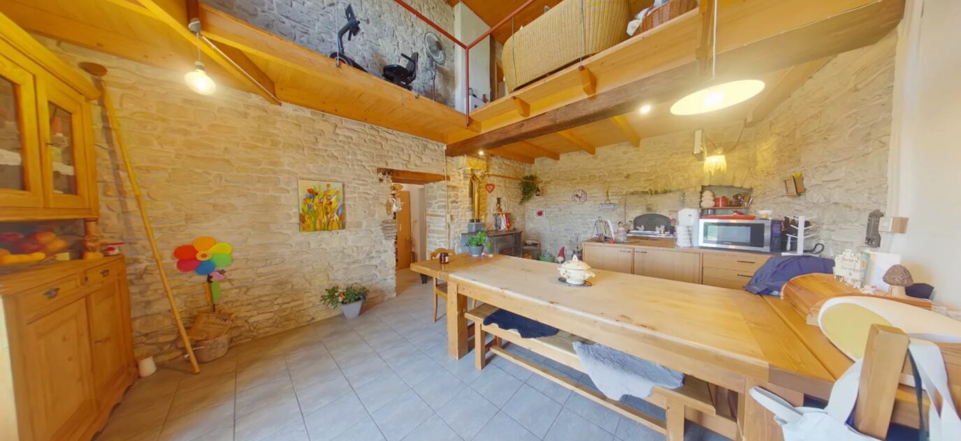 Maison de village individuelle avec Jardin et Vue Dégagée – 5 pièces – 3 chambres – 140 m²