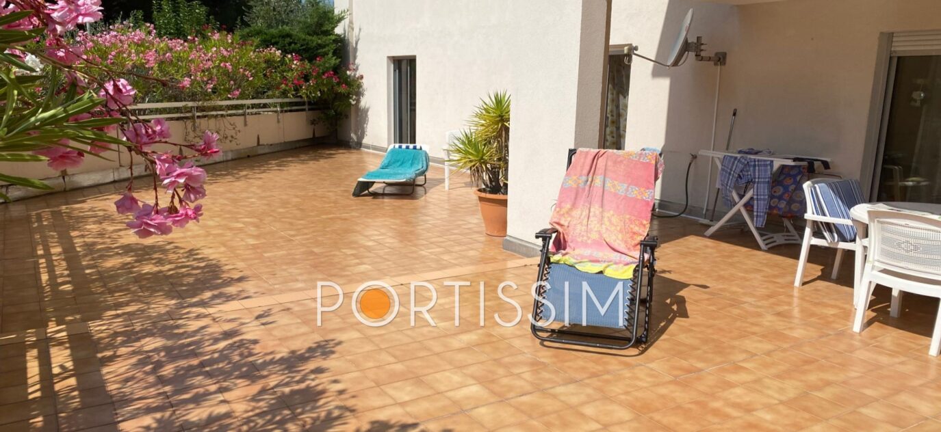 Cagnes sur Mer – Le Cros Rare 3 pièces d’angle de 80 m² doté d – 3 pièces – 2 chambres – NR voyageurs – 78.00 m²