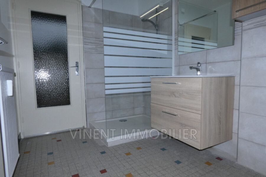 Appartement à louer à Donzère