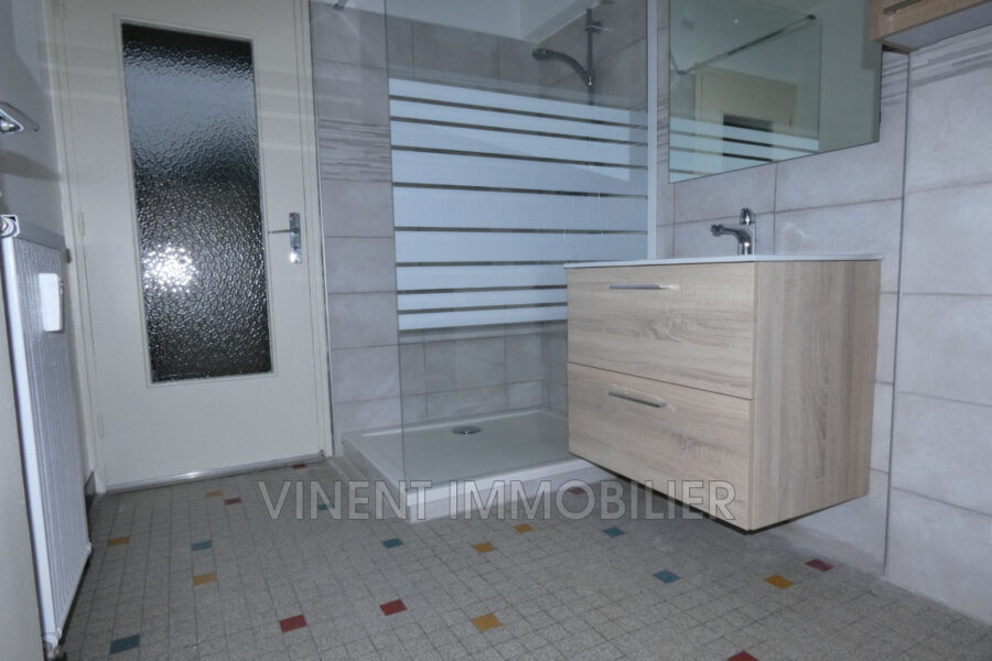 Appartement à louer à Donzère