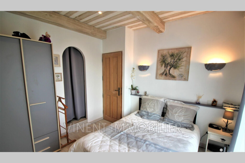 vente  4 Pièce(s) – 4 pièces – 4 chambres – NR voyageurs – 158.00 m²