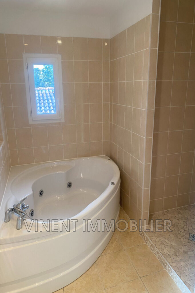 vente  4 Pièce(s) – 4 pièces – 4 chambres – NR voyageurs – 158.00 m²