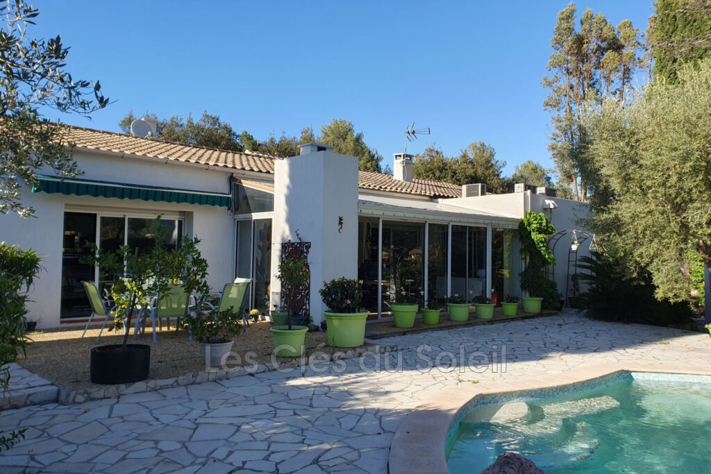 Propriété en viager occupé Sollies Toucas – 6 pièces – 3 chambres – NR voyageurs – 185.00 m²