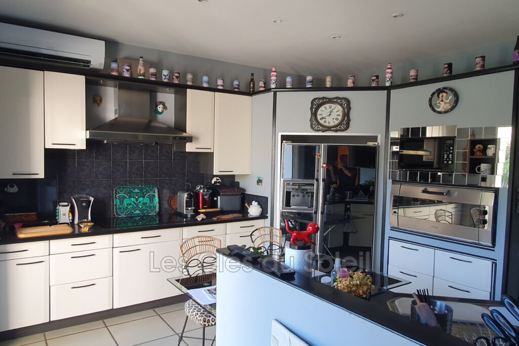 Propriété en viager occupé Sollies Toucas – 6 pièces – 3 chambres – NR voyageurs – 185.00 m²