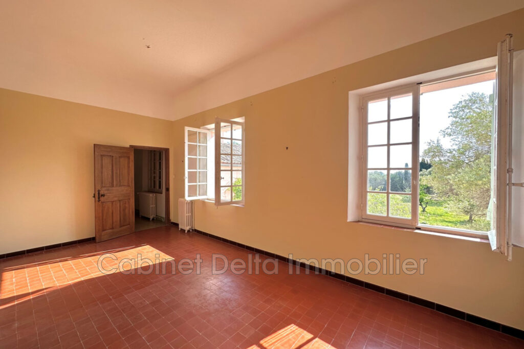 SANARY – La Morvenède – 15 pièces – 10 chambres – NR voyageurs – 400.00 m²