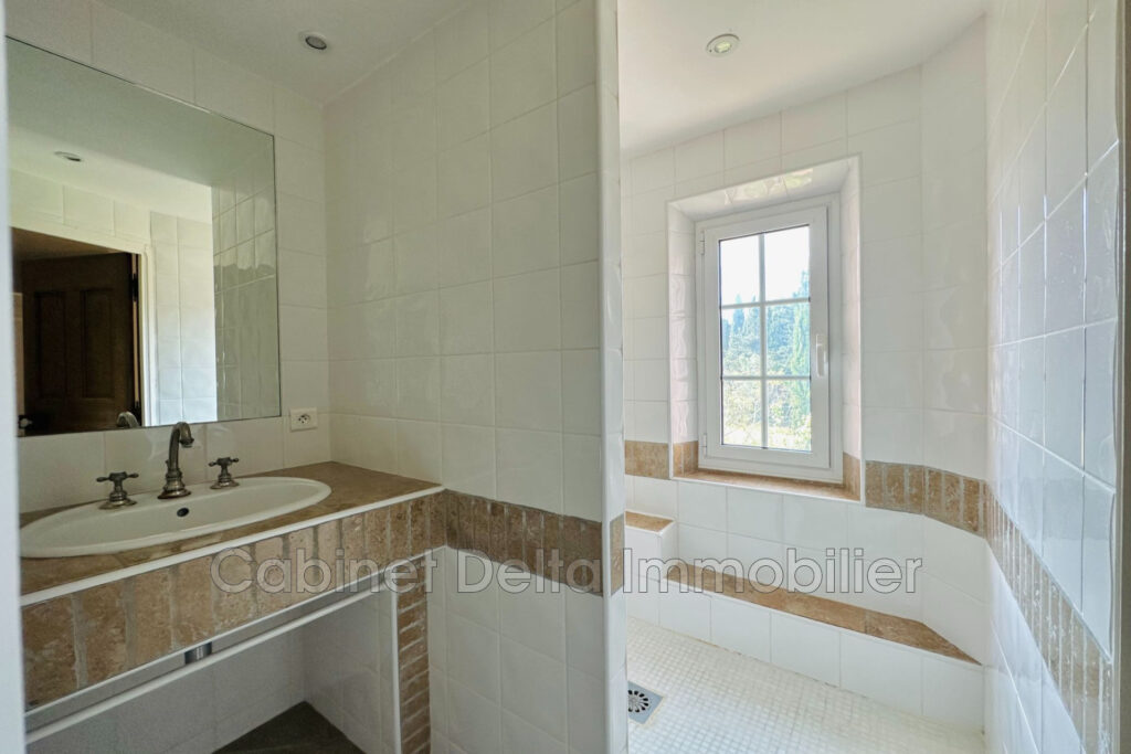 SANARY – La Morvenède – 15 pièces – 10 chambres – NR voyageurs – 400.00 m²