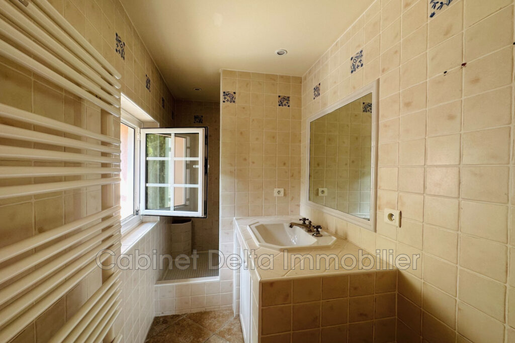 SANARY – La Morvenède – 15 pièces – 10 chambres – NR voyageurs – 400.00 m²