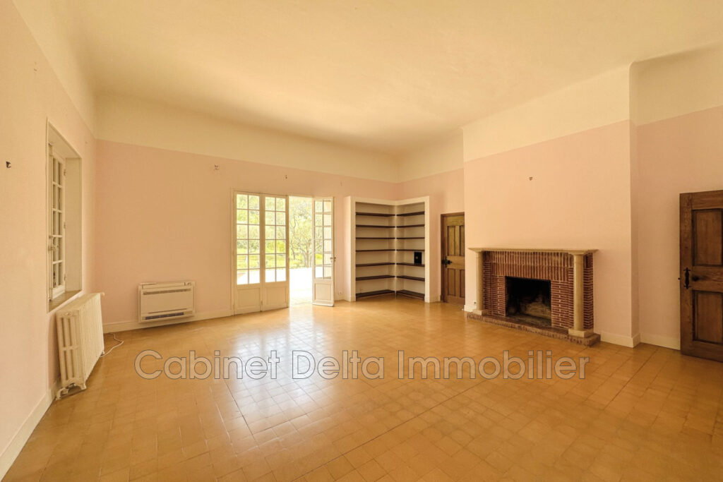SANARY – La Morvenède – 15 pièces – 10 chambres – NR voyageurs – 400.00 m²