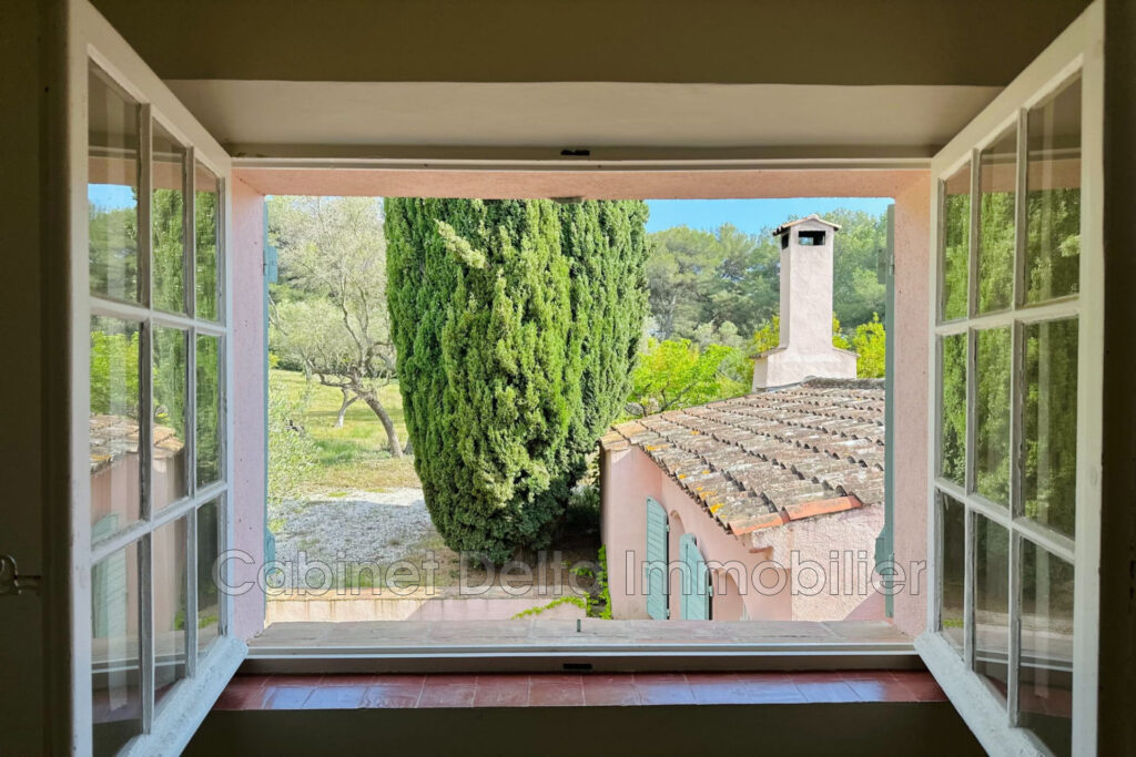 SANARY – La Morvenède – 15 pièces – 10 chambres – NR voyageurs – 400.00 m²