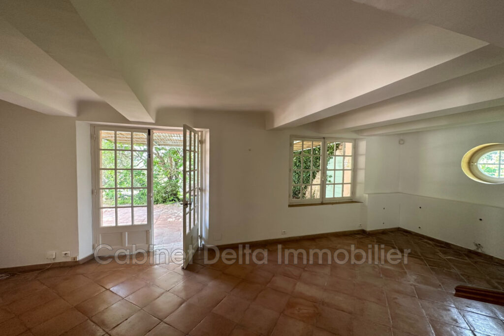 SANARY – La Morvenède – 15 pièces – 10 chambres – NR voyageurs – 400.00 m²