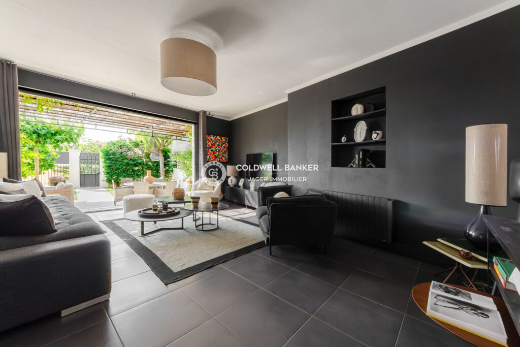 Spacieux appartement avec jardin à pied du centre ville de Sai – 4 pièces – 3 chambres – NR voyageurs – 128.00 m²