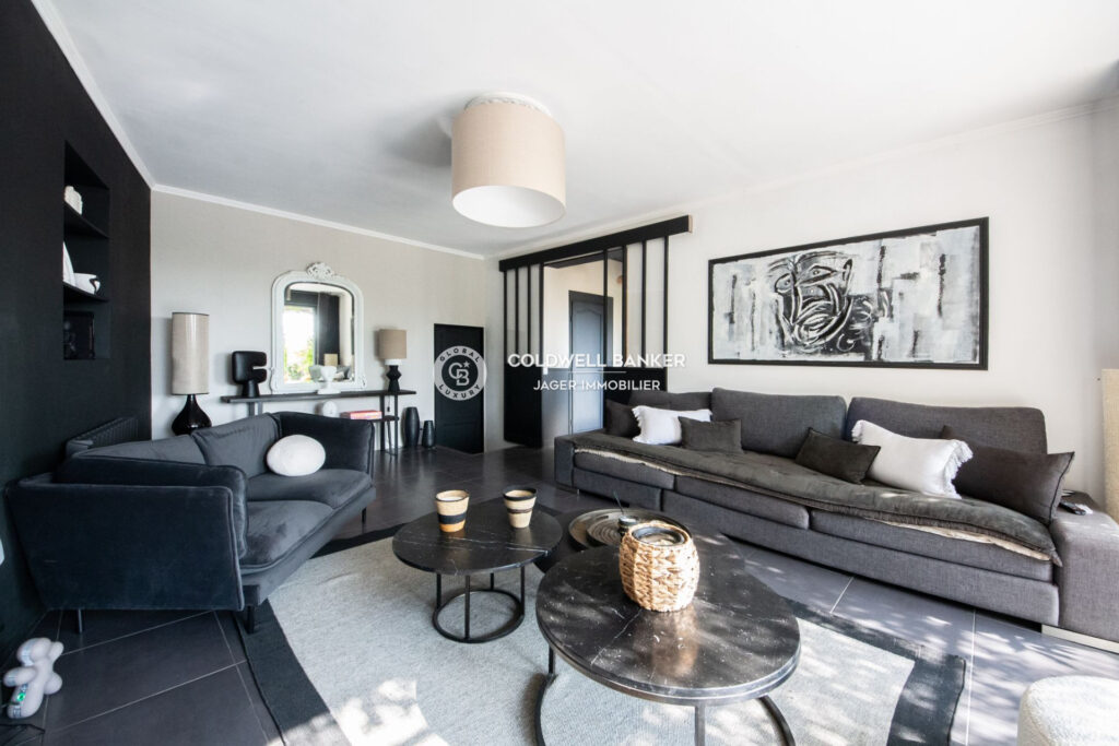 Spacieux appartement avec jardin à pied du centre ville de Sai – 4 pièces – 3 chambres – NR voyageurs – 128.00 m²