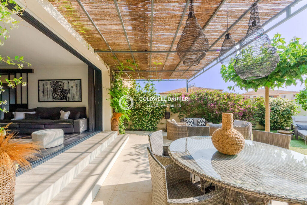 Spacieux appartement avec jardin à pied du centre ville de Sai – 4 pièces – 3 chambres – NR voyageurs – 128.00 m²