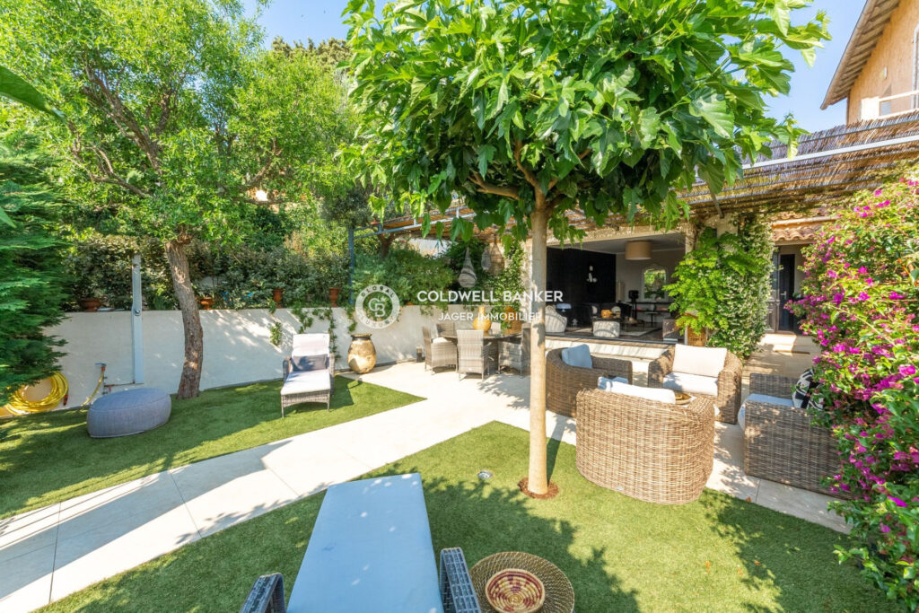 Spacieux appartement avec jardin à pied du centre ville de Sai – 4 pièces – 3 chambres – NR voyageurs – 128.00 m²