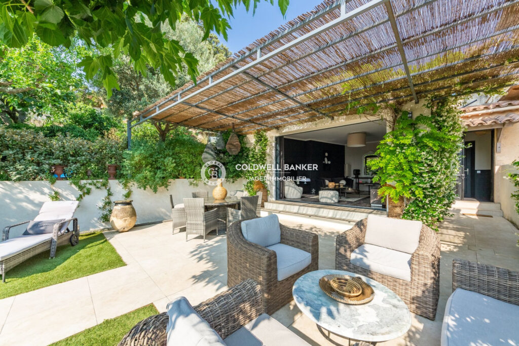 Spacieux appartement avec jardin à pied du centre ville de Sai – 4 pièces – 3 chambres – NR voyageurs – 128.00 m²