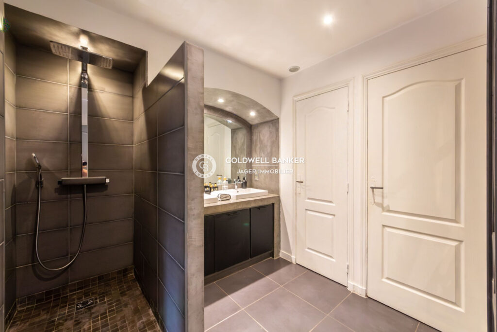 Spacieux appartement avec jardin à pied du centre ville de Sai – 4 pièces – 3 chambres – NR voyageurs – 128.00 m²