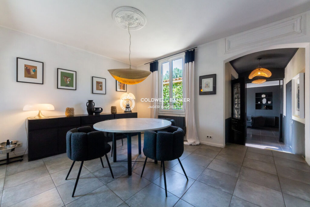 Spacieux appartement avec jardin à pied du centre ville de Sai – 4 pièces – 3 chambres – NR voyageurs – 128.00 m²