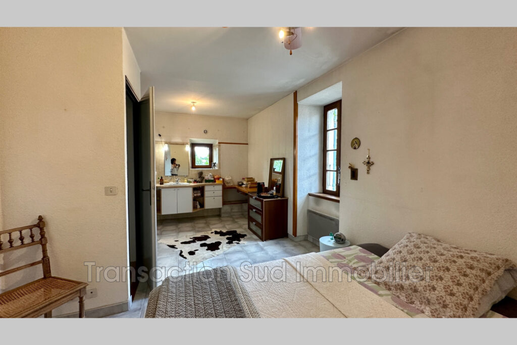 vente maison de village 5 Pièce(s) – 5 pièces – 4 chambres – NR voyageurs – 125.00 m²