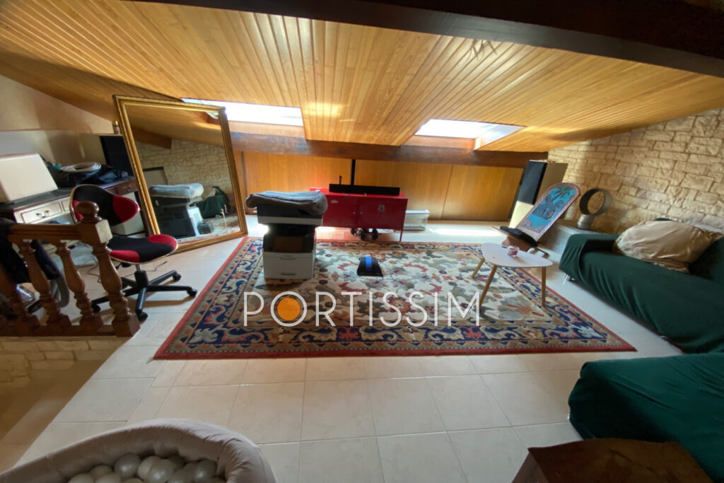 vente  5 Pièce(s) – 5 pièces – 4 chambres – NR voyageurs – 184.00 m²