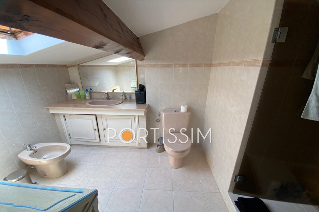 vente  5 Pièce(s) – 5 pièces – 4 chambres – NR voyageurs – 184.00 m²