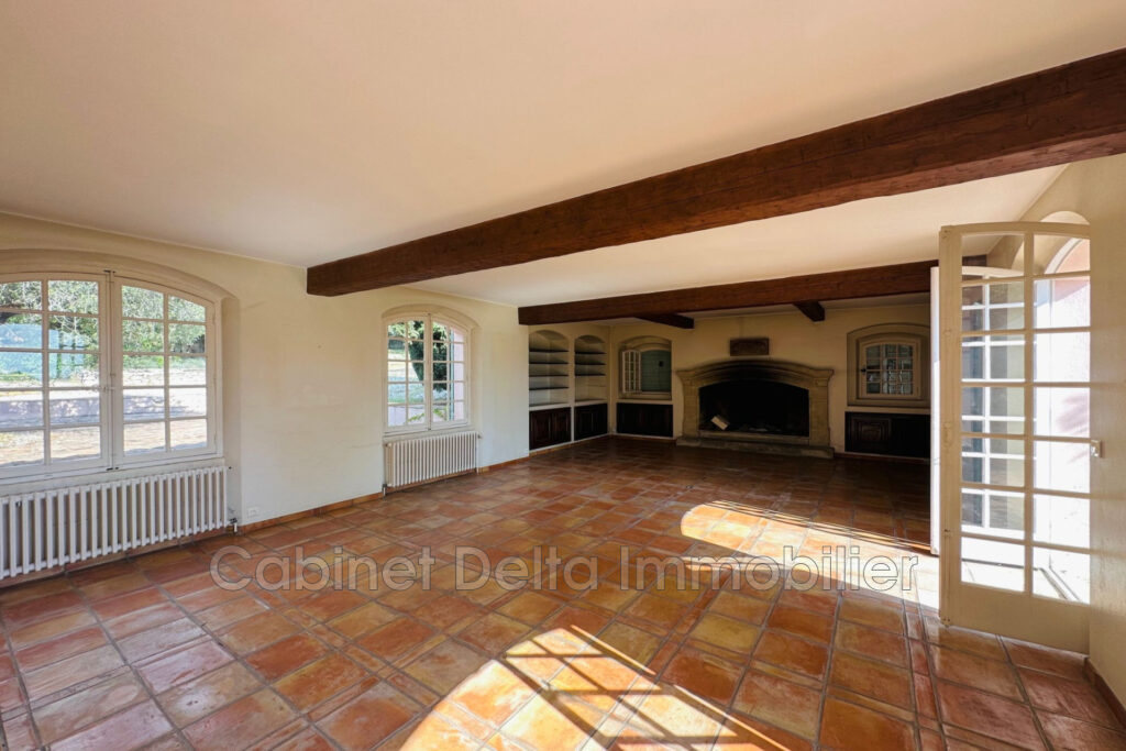 SANARY – La Morvenède – 15 pièces – 10 chambres – NR voyageurs – 400.00 m²