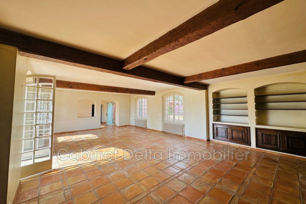 SANARY – La Morvenède – 15 pièces – 10 chambres – NR voyageurs – 400.00 m²