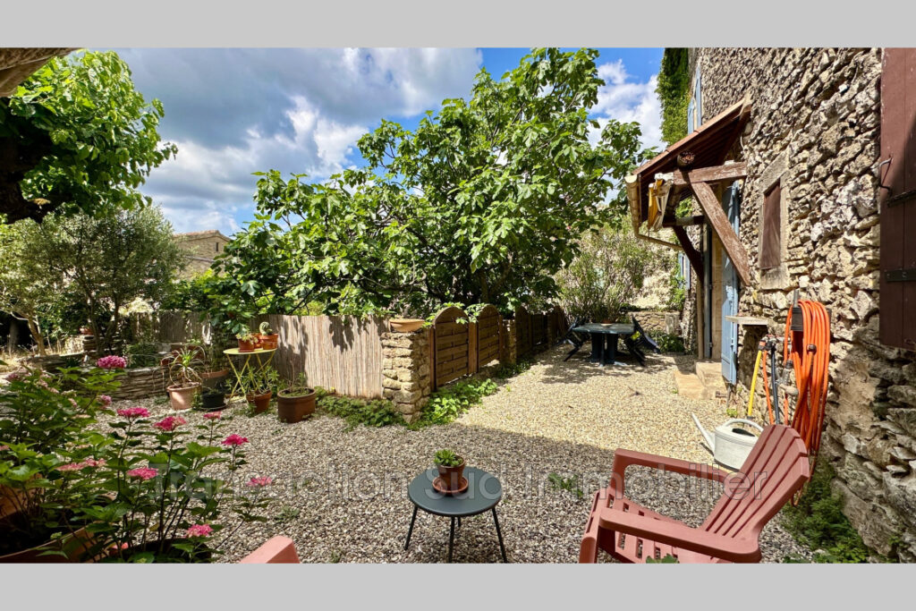 vente maison de village 5 Pièce(s) – 5 pièces – 4 chambres – NR voyageurs – 125.00 m²