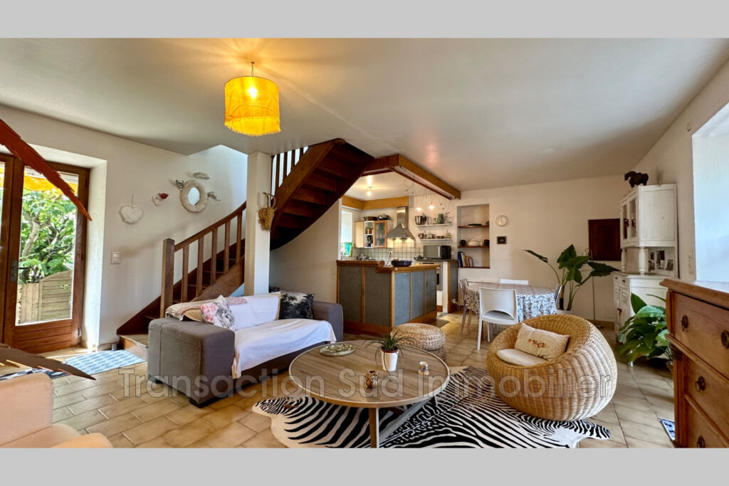 vente maison de village 5 Pièce(s) – 5 pièces – 4 chambres – NR voyageurs – 125.00 m²